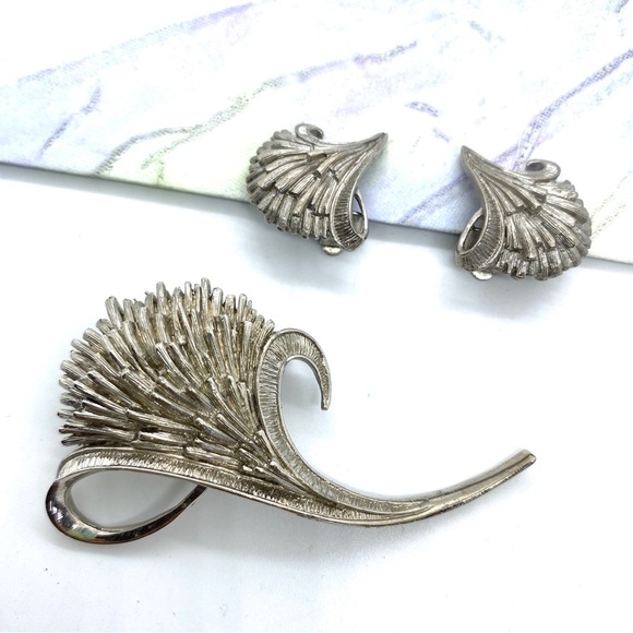 Silvertone Thistle Brooch & Clip On Earrings Set Vintage - Picture 3 of 8